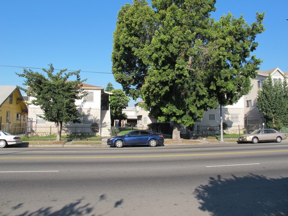 3963-3965 S Normandie Ave in Los Angeles, CA - Foto de edificio