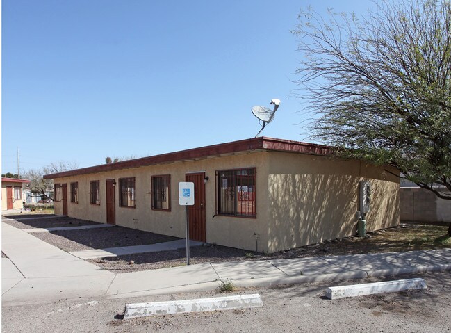 Triplex in Tucson, AZ - Building Photo - Building Photo