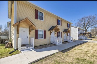 219 W Flower St, Unit D1 in Pulaski, TN - Building Photo - Building Photo