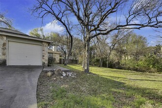 9802 Hundred Oaks Cir in Austin, TX - Building Photo - Building Photo