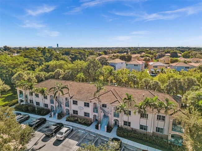 2299 NW 77th Way, Unit 102 in Pembroke Pines, FL - Building Photo - Building Photo