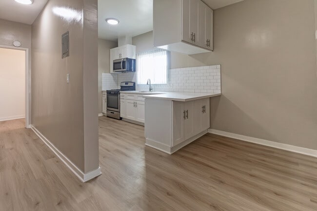 STP Properties in Torrance, CA - Building Photo - Interior Photo