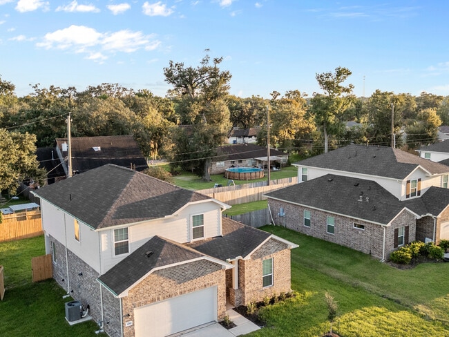 property at 412 Magnolia Ln