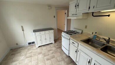 193 South Main St. in Newmarket, NH - Building Photo - Interior Photo