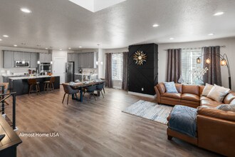 572 Lewski Ln in Bluffdale, UT - Foto de edificio - Building Photo