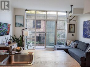 901 Queen St W in Toronto, ON - Building Photo - Building Photo