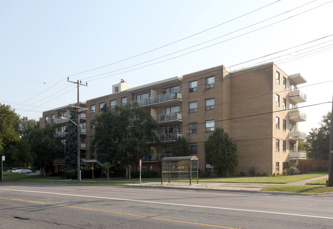 2329 Kipling Ave in Toronto, ON - Building Photo - Primary Photo