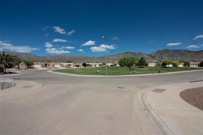 2524 Las Alturas Ct in Alamogordo, NM - Building Photo - Building Photo