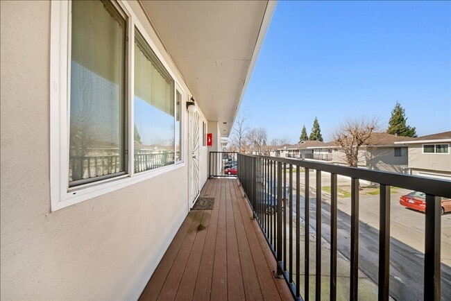 4617 Palm Ave in Sacramento, CA - Building Photo - Building Photo