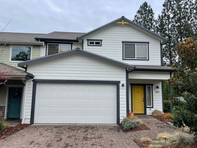 100 McCully Ln in Jacksonville, OR - Building Photo - Building Photo