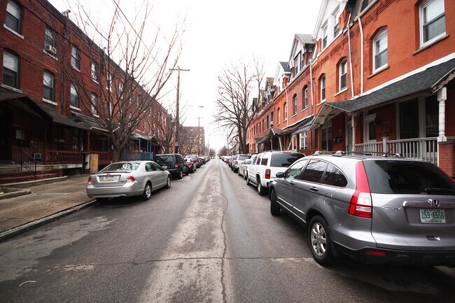 4417 Sansom St in Philadelphia, PA - Building Photo - Building Photo