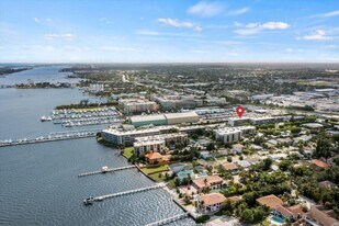 300 Waterway Dr S in Lantana, FL - Building Photo