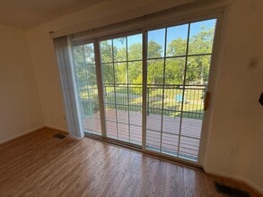 1372 Village Dr in Detroit, MI - Building Photo - Building Photo