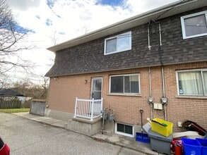 9 Todd St in Cambridge, ON - Building Photo - Building Photo