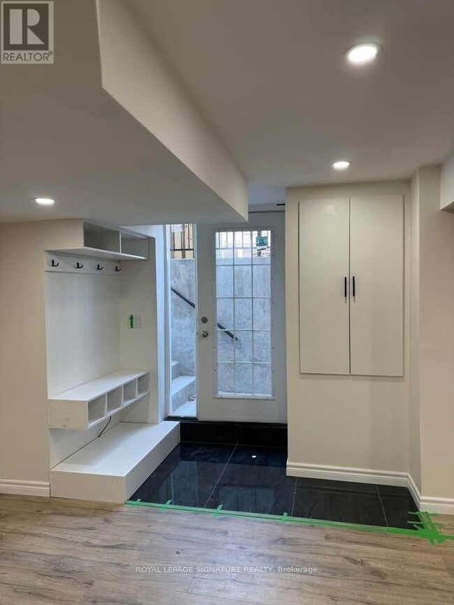 property at 60 Lofthouse Dr