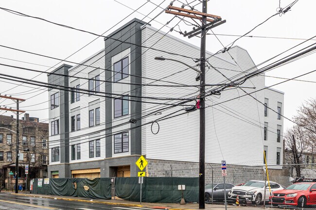 307 Bergen Ave in Jersey City, NJ - Building Photo - Building Photo