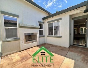 5108 Gold Autumn Way in Elk Grove, CA - Building Photo - Building Photo