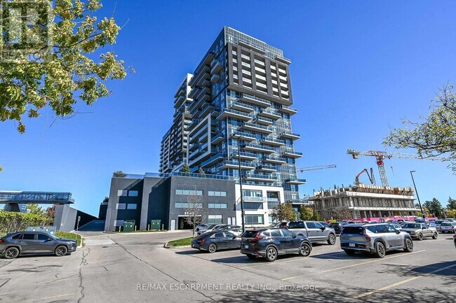 2087 Fairview St in Burlington, ON - Building Photo - Building Photo