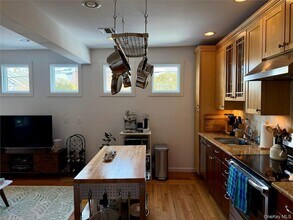 109 14th Ave in Sea Cliff, NY - Foto de edificio - Building Photo