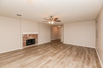8422 Jacaranda Way in Arlington, TX - Building Photo - Building Photo