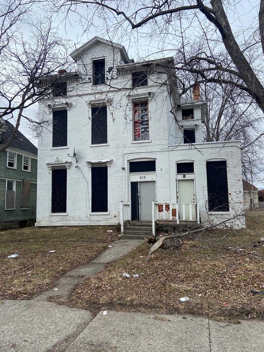 815 N Erie St in Toledo, OH - Building Photo