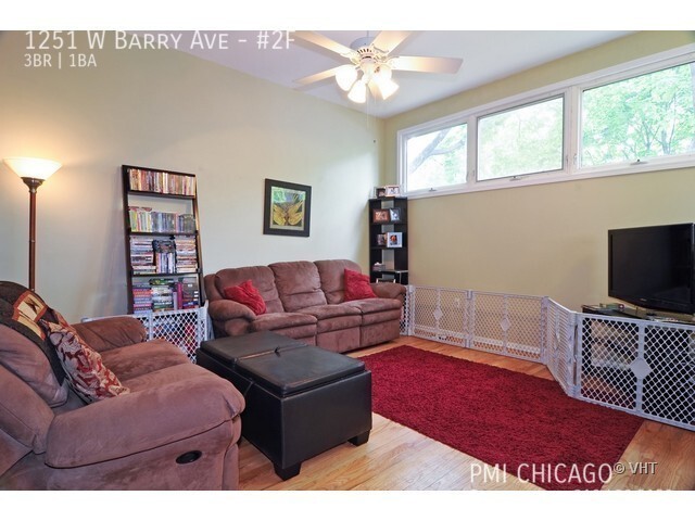 1251 W Barry Ave in Chicago, IL - Building Photo