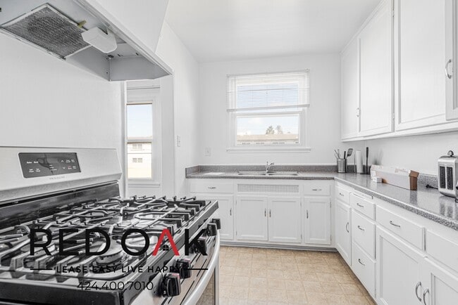 8754 Belford Ave in Los Angeles, CA - Building Photo - Building Photo