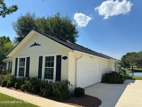 5539 London Lake Dr W in Jacksonville, FL - Building Photo - Building Photo