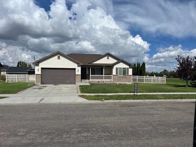 property at 301 Oak Ave