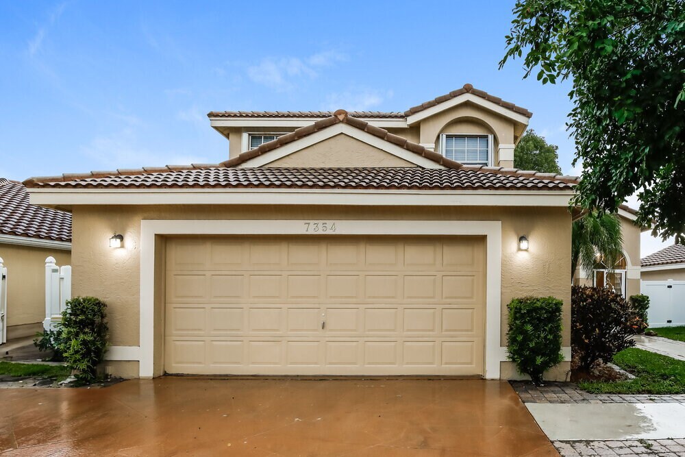 7354 Michigan Isle Rd in Greenacres, FL - Building Photo