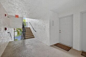 1100 Crestwood Ct S in Royal Palm Beach, FL - Building Photo - Building Photo