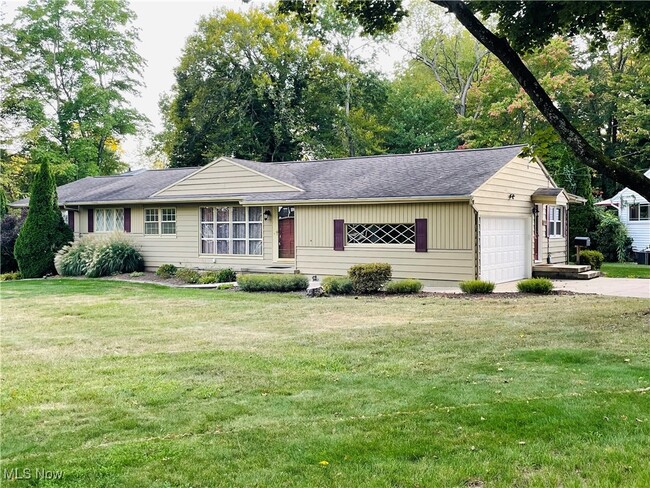 3060 W Edgerton Rd in Silver Lake, OH - Foto de edificio - Building Photo