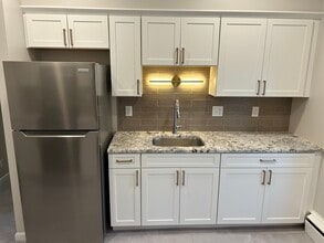 63 S Grove St, Unit 3 in East Aurora, NY - Foto de edificio - Building Photo