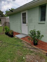 2115 Cordova Cir W in Lakeland, FL - Building Photo