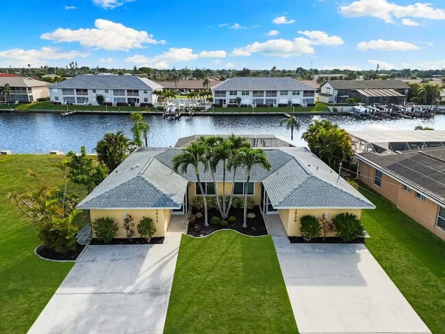 Waterfront Duplex Ideal for Corporate Housing in Cape Coral, FL - Building Photo - Building Photo