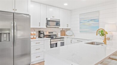 512 S Harbour Oaks Dr in St. Simons Island, GA - Building Photo - Building Photo