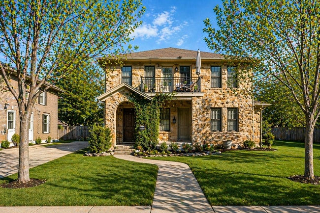 property at 1037 W Magnolia Ave