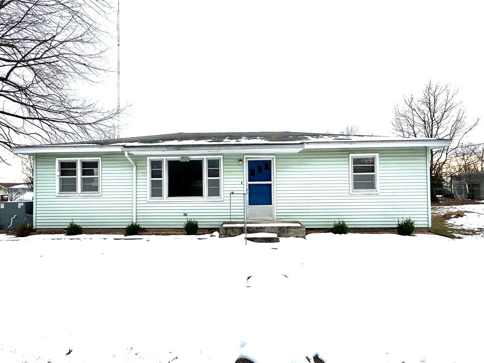 2002 W 11th St in Joplin, MO - Building Photo