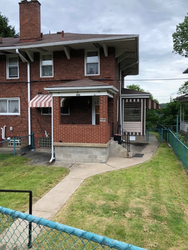 322 New York Ave in Clairton, FL - Foto de edificio - Building Photo