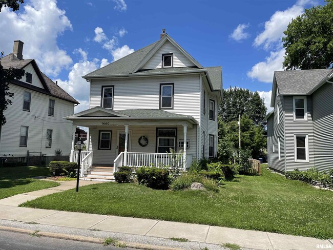1440 W 14th St in Davenport, IA - Building Photo - Building Photo