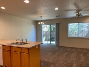 3143 Avenue C in White City, OR - Building Photo - Building Photo