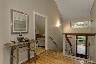 8147 Hansen Rd NE in Bainbridge Island, WA - Building Photo - Building Photo