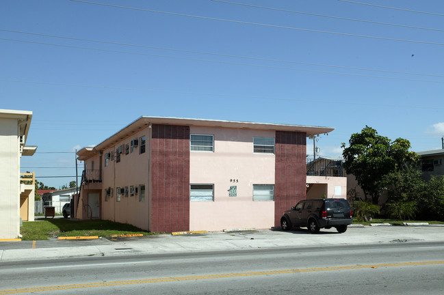 951-955 W 29th St in Hialeah, FL - Building Photo - Building Photo