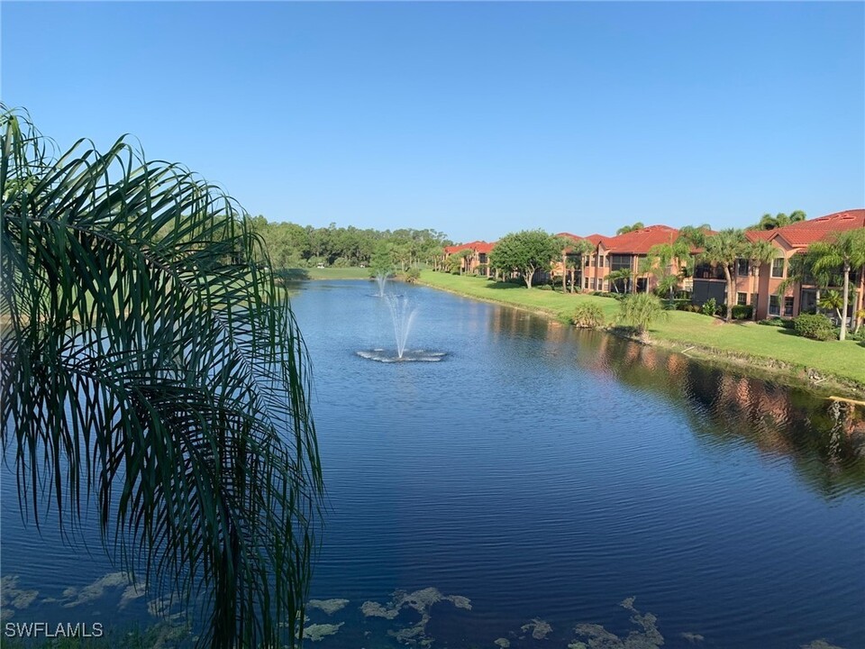 5705 Heron Ln in Naples, FL - Foto de edificio