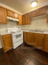 1112 Williams Ave in Cleburne, TX - Building Photo - Building Photo