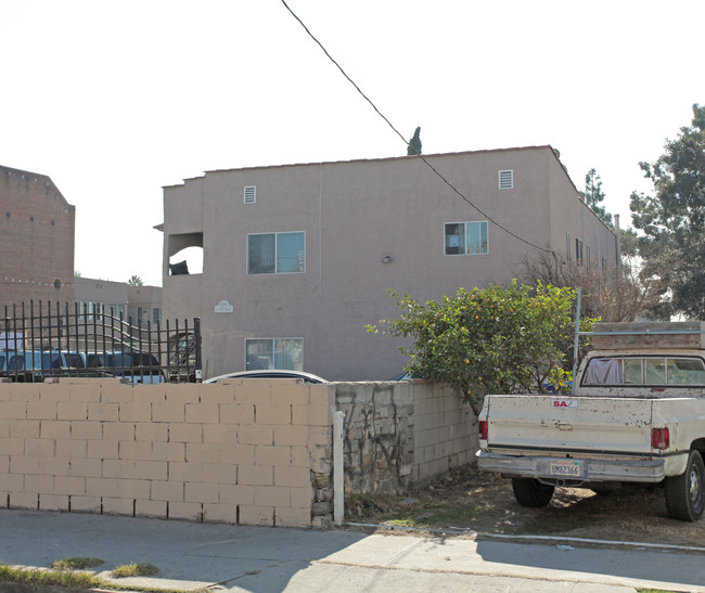 1036 E 35th St in Los Angeles, CA - Foto de edificio - Building Photo