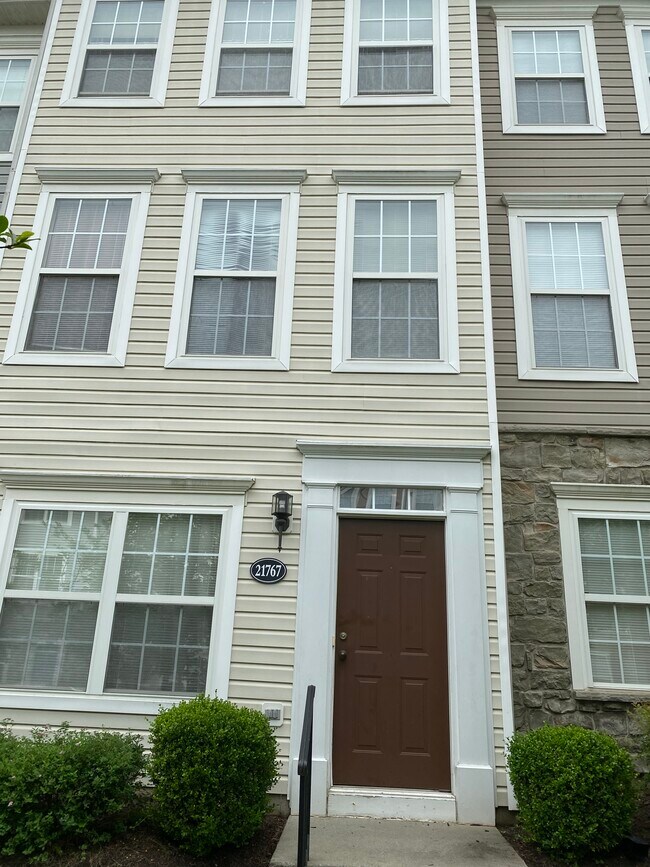 21766 Dryden Ct Rentals in Ashburn, VA