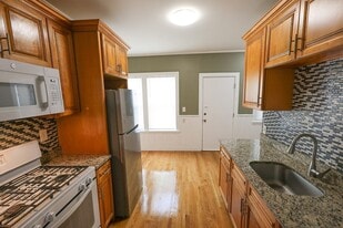 129 Draper St, Unit 1 in Boston, MA - Building Photo