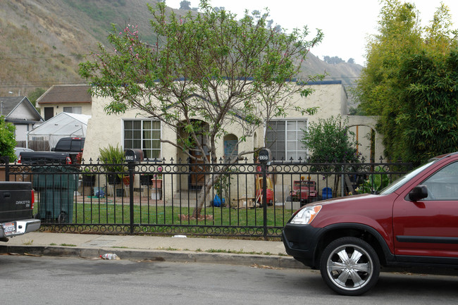 332 E McFarlane St in Ventura, CA - Foto de edificio - Building Photo