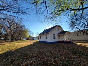 1228 SW Lane St in Topeka, KS - Building Photo - Building Photo